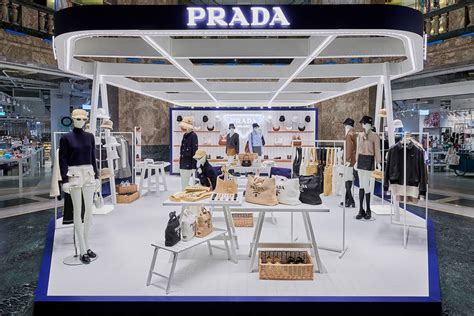 corner prada la fayette